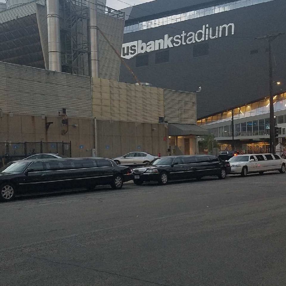 Minneapolis limo service Renee's Limousine, Minneapolis Minnesota